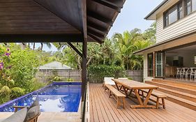 Away Guesthouse- Away On Shirley Lane